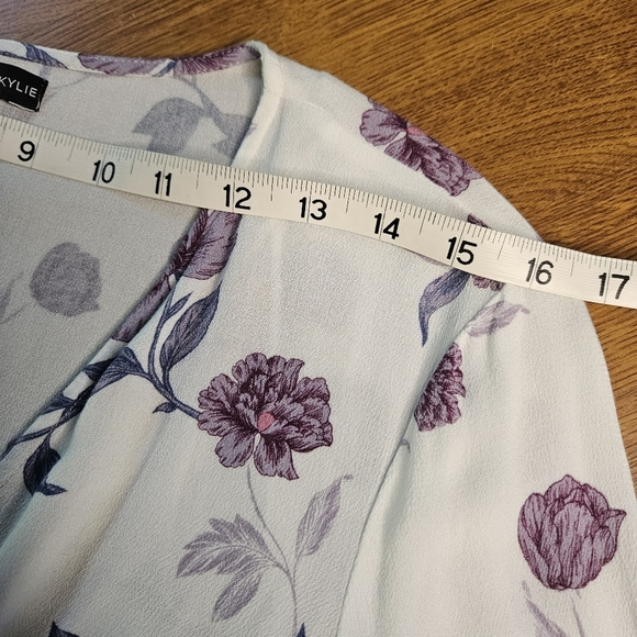 Kendall & Kylie long sleeve romper v-neck elasticized waist - Picture 4 of 12